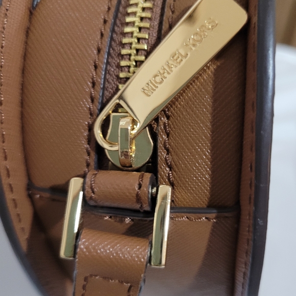 Michael Kors Jet Set Travel Medium Saffiano Leather Crossbody Bag - Picture 5 of 13